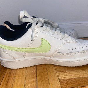 Nike Sneakers [EXCELLENT CONDITION]